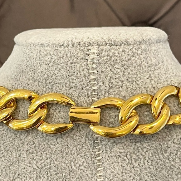 Vintage Signed and Patented Napier Shinny Gold Link Necklace - Picture 3 of 3